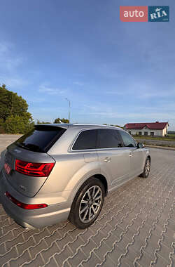 Внедорожник / Кроссовер Audi Q7 2017 в 