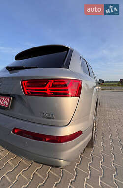 Внедорожник / Кроссовер Audi Q7 2017 в 