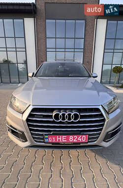 Внедорожник / Кроссовер Audi Q7 2017 в 