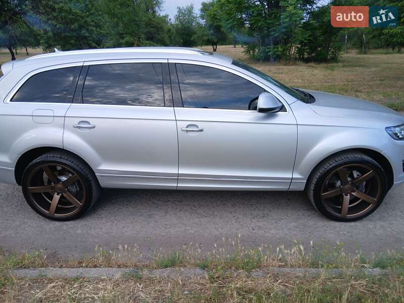 Позашляховик / Кросовер Audi Q7 2010 в Кривому Розі