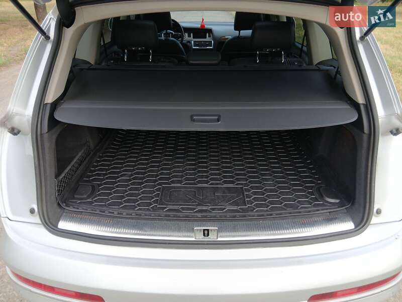 Позашляховик / Кросовер Audi Q7 2010 в Кривому Розі