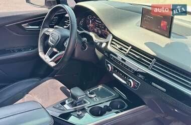 Позашляховик / Кросовер Audi Q7 2016 в 