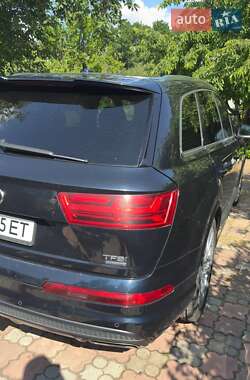 Внедорожник / Кроссовер Audi Q7 2016 в 