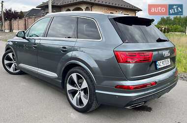 Позашляховик / Кросовер Audi Q7 2017 в 
