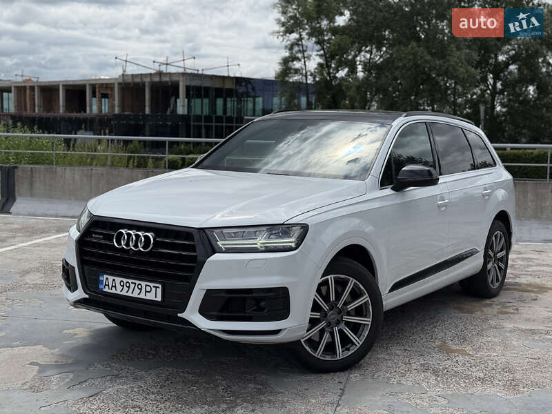 Внедорожник / Кроссовер Audi Q7 2016 в 