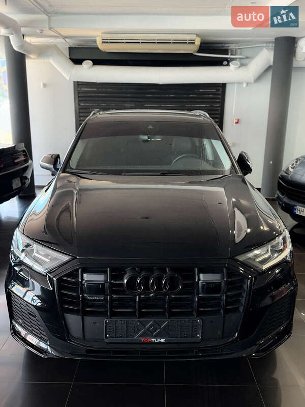 Внедорожник / Кроссовер Audi Q7 2022 в 