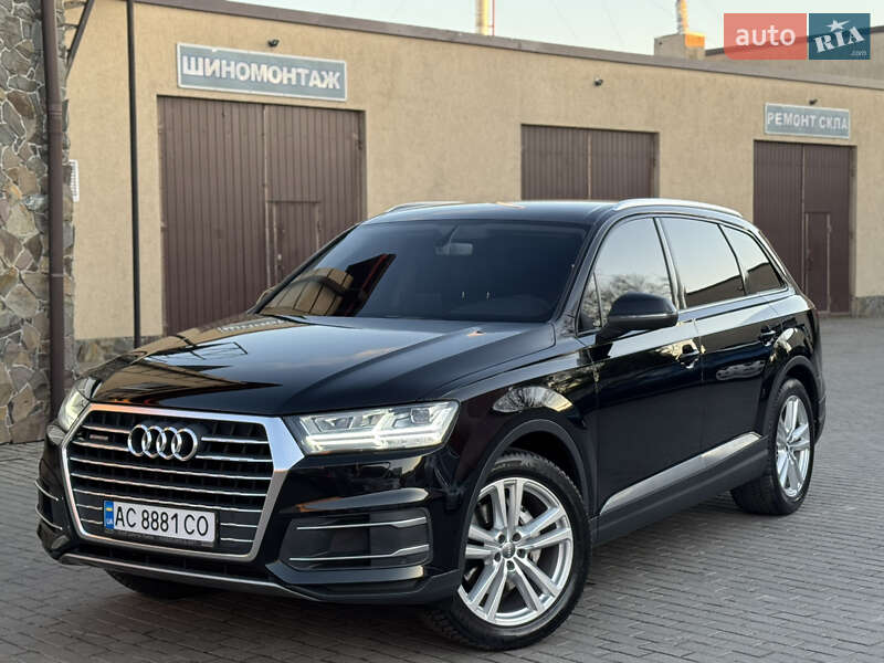 Позашляховик / Кросовер Audi Q7 2015 в Володимирі