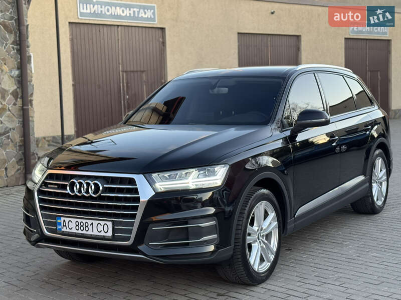 Позашляховик / Кросовер Audi Q7 2015 в Володимирі