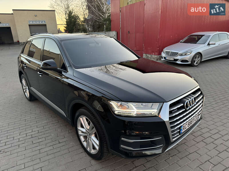 Позашляховик / Кросовер Audi Q7 2015 в Володимирі