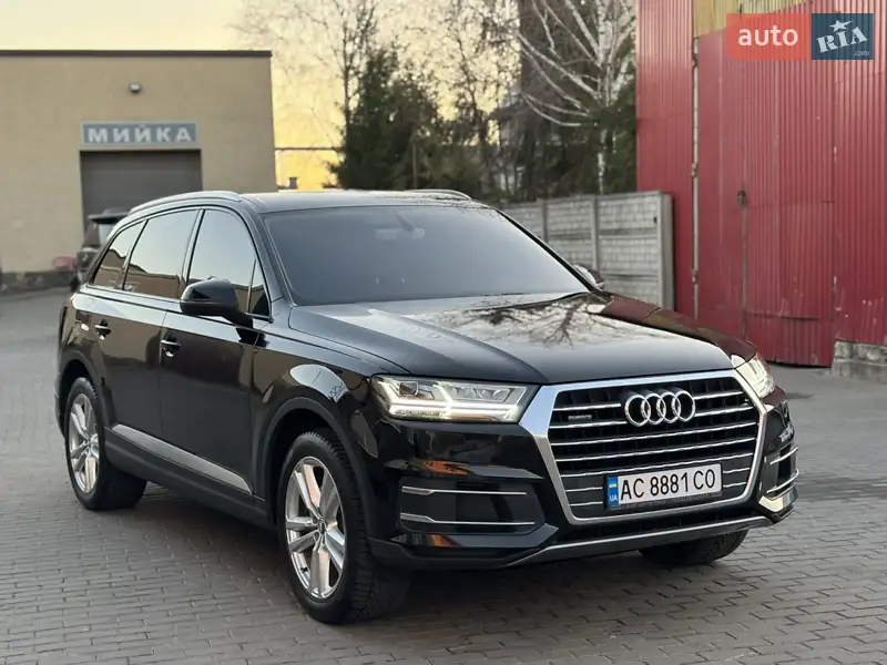 Внедорожник / Кроссовер Audi Q7 2015 в 
