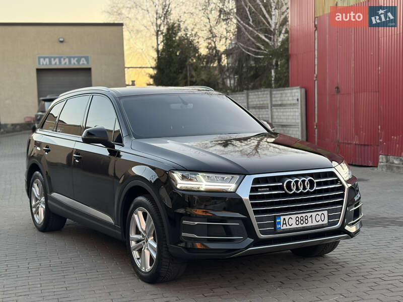 Позашляховик / Кросовер Audi Q7 2015 в Володимирі