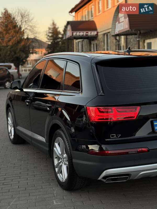 Позашляховик / Кросовер Audi Q7 2015 в Володимирі