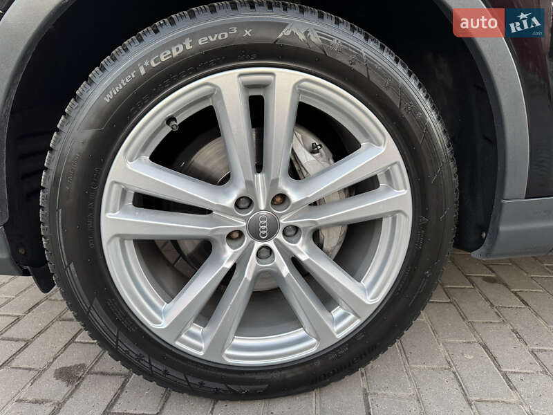 Позашляховик / Кросовер Audi Q7 2015 в Володимирі