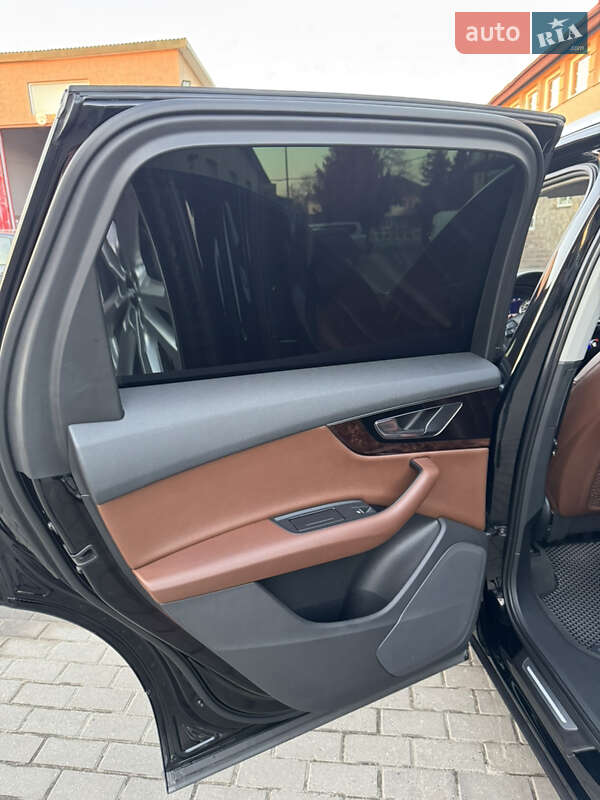 Позашляховик / Кросовер Audi Q7 2015 в Володимирі
