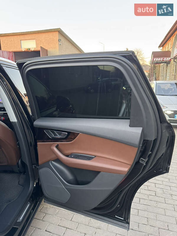 Позашляховик / Кросовер Audi Q7 2015 в Володимирі