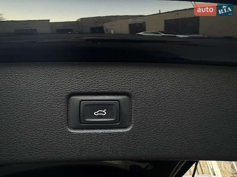Позашляховик / Кросовер Audi Q7 2015 в Володимирі