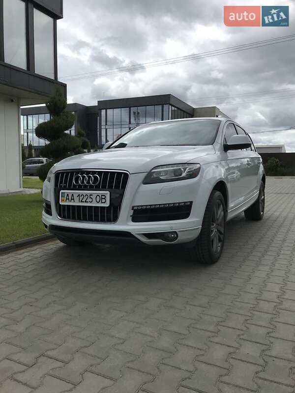Внедорожник / Кроссовер Audi Q7 2012 в 