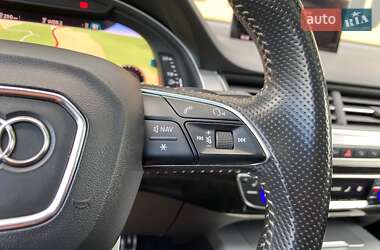 Внедорожник / Кроссовер Audi Q7 2016 в 