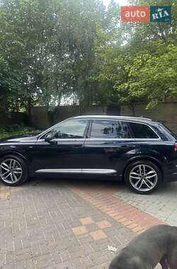 Внедорожник / Кроссовер Audi Q7 2016 в 