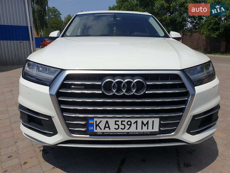 Внедорожник / Кроссовер Audi Q7 2017 в Мукачево