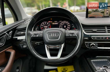 Внедорожник / Кроссовер Audi Q7 2016 в 
