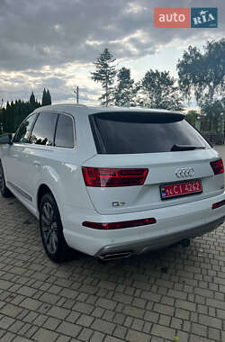 Внедорожник / Кроссовер Audi Q7 2018 в 