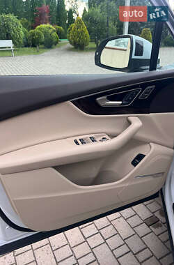 Внедорожник / Кроссовер Audi Q7 2018 в 