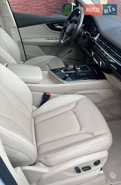 Внедорожник / Кроссовер Audi Q7 2018 в 