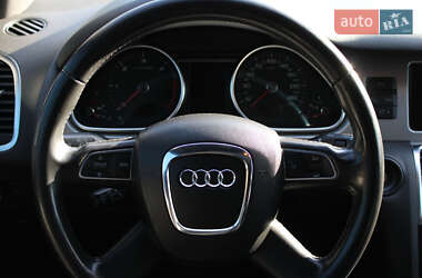 Позашляховик / Кросовер Audi Q7 2011 в 