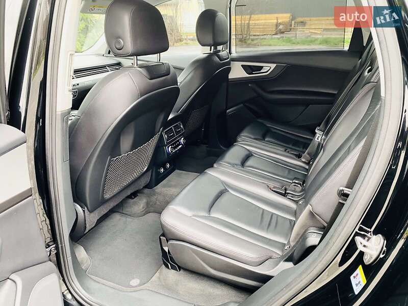 Внедорожник / Кроссовер Audi Q7 2017 в Богородчанах