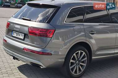 Позашляховик / Кросовер Audi Q7 2016 в 