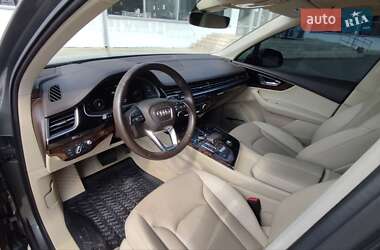 Позашляховик / Кросовер Audi Q7 2016 в 