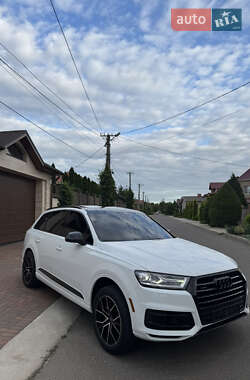 Внедорожник / Кроссовер Audi Q7 2018 в 