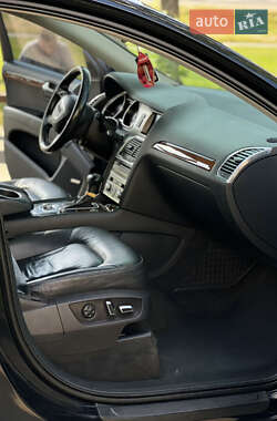 Внедорожник / Кроссовер Audi Q7 2012 в 