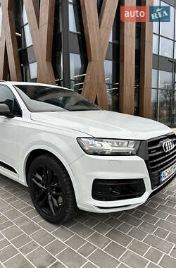 Внедорожник / Кроссовер Audi Q7 2017 в 