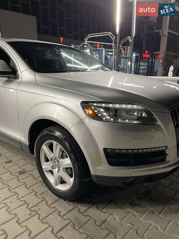 Позашляховик / Кросовер Audi Q7 2014 в Рівному