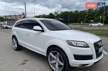 Позашляховик / Кросовер Audi Q7 2013 в 