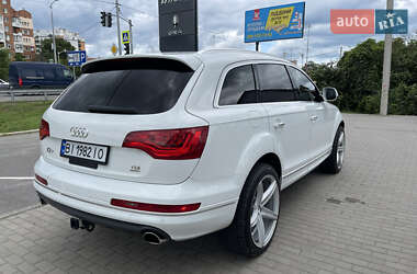 Позашляховик / Кросовер Audi Q7 2013 в 