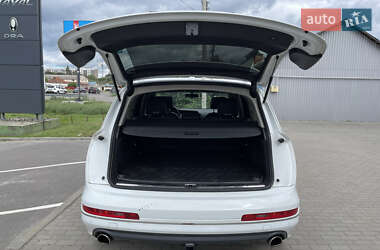 Позашляховик / Кросовер Audi Q7 2013 в 