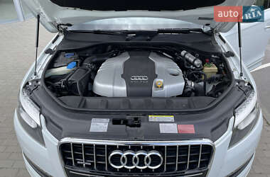 Позашляховик / Кросовер Audi Q7 2013 в 