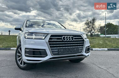 Внедорожник / Кроссовер Audi Q7 2016 в 