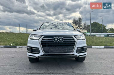Внедорожник / Кроссовер Audi Q7 2016 в 
