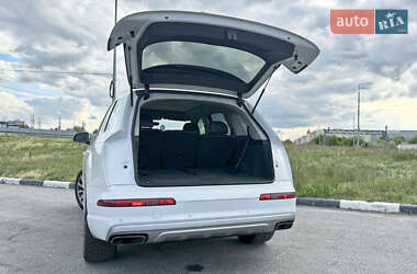 Внедорожник / Кроссовер Audi Q7 2016 в 