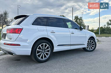 Внедорожник / Кроссовер Audi Q7 2016 в 