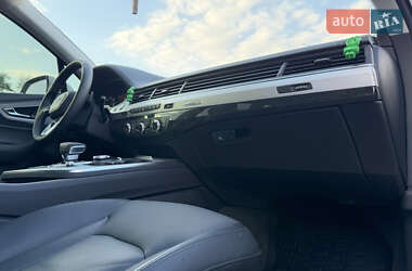 Внедорожник / Кроссовер Audi Q7 2016 в 