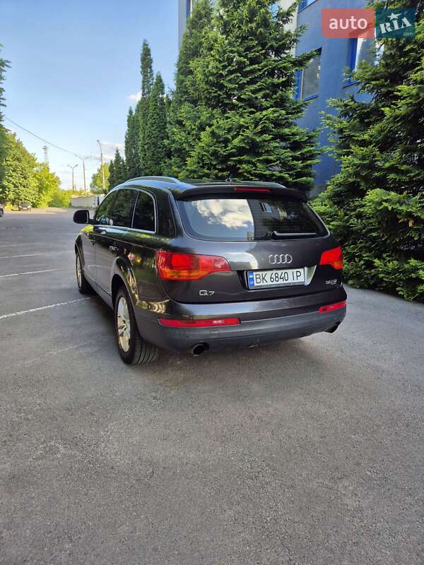 Внедорожник / Кроссовер Audi Q7 2007 в Ровно