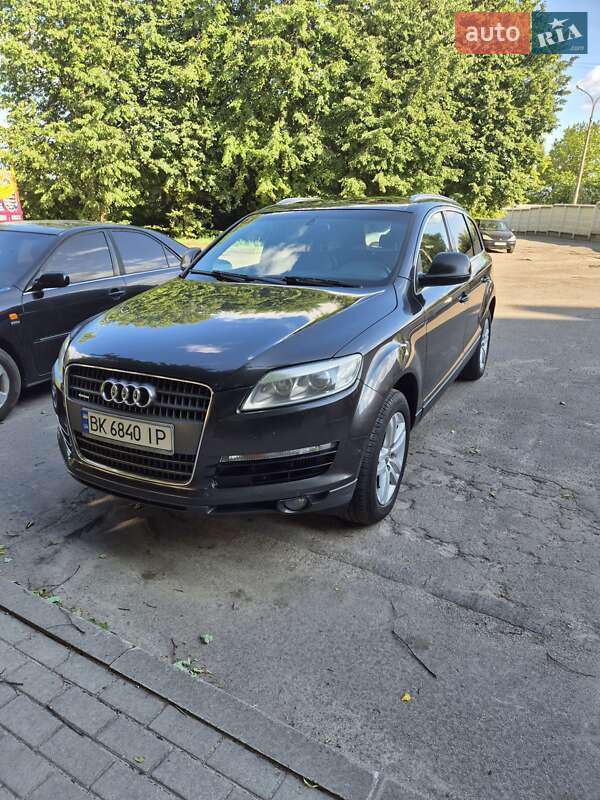 Внедорожник / Кроссовер Audi Q7 2007 в Ровно