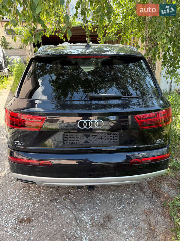 Внедорожник / Кроссовер Audi Q7 2017 в 