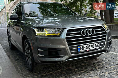 Внедорожник / Кроссовер Audi Q7 2016 в 