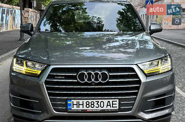 Внедорожник / Кроссовер Audi Q7 2016 в 